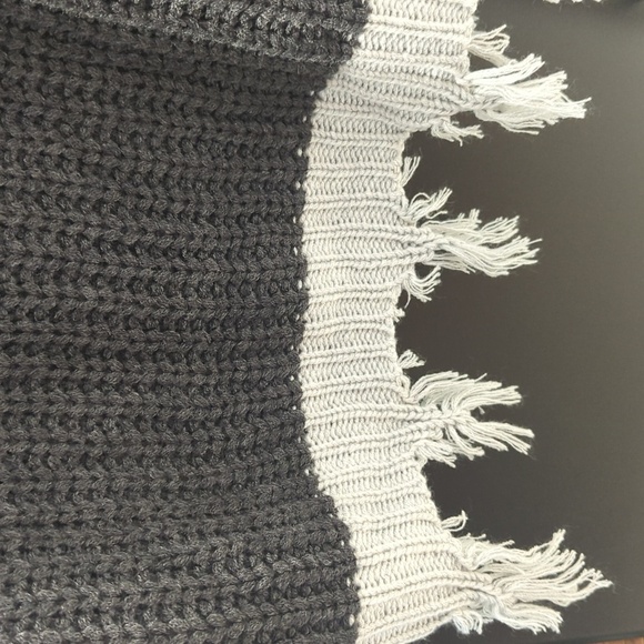 On The Road Distressed Blue Color Block Sweater w Fringe NWT Size M/L - Picture 13 of 15